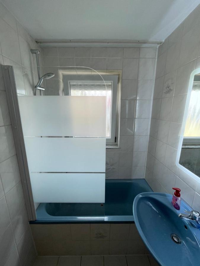 Sonnige 3 Zimmer Wohnung Mit Schoenem Balkon Im Gruenen Reutlingen Exterior foto