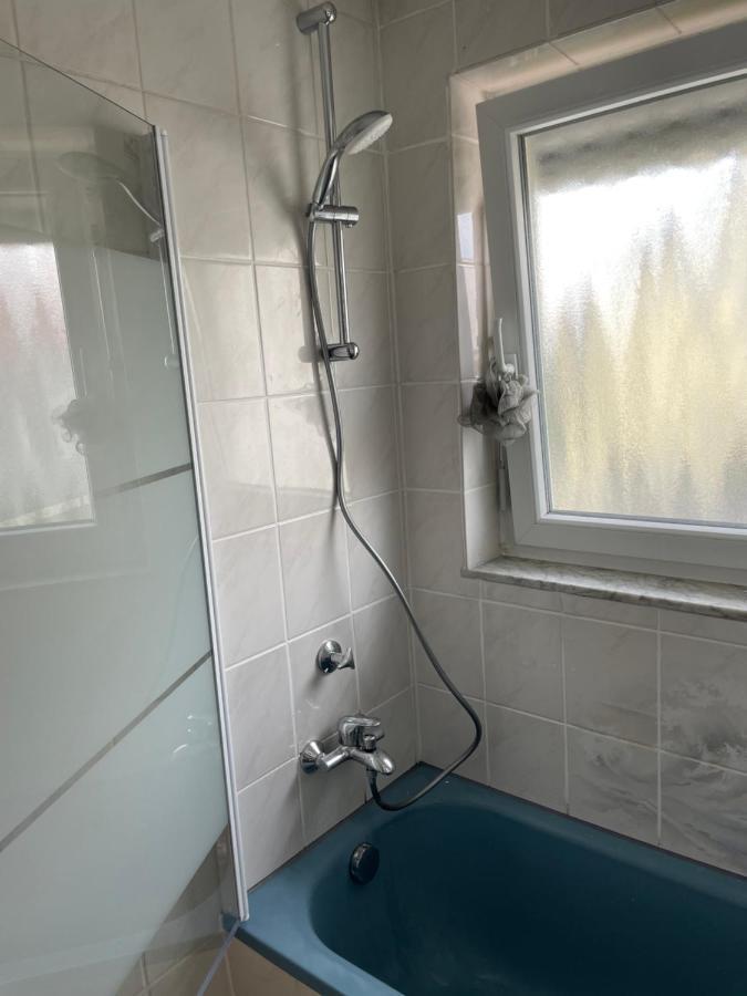 Sonnige 3 Zimmer Wohnung Mit Schoenem Balkon Im Gruenen Reutlingen Exterior foto