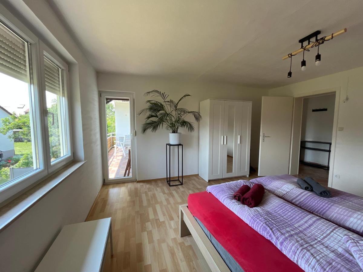 Sonnige 3 Zimmer Wohnung Mit Schoenem Balkon Im Gruenen Reutlingen Exterior foto